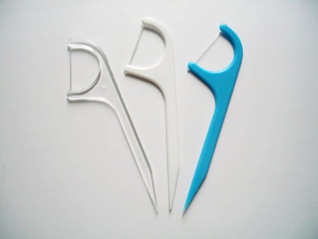 Are Floss Picks Better Than Traditional Floss? Lane & Associates DDS