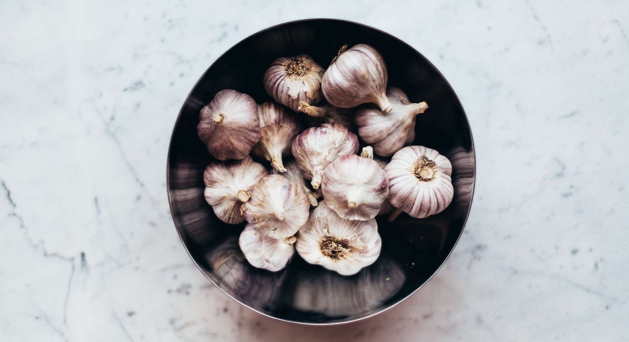 garlic in a bowl